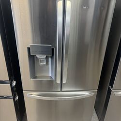 LG French Door Refrigerator / Water & Ice 
