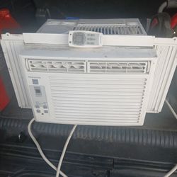 Frigidaire Air Conditioner 5000 Btu With Remote 