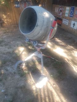 Bauer 4 cu. yard cement mixer
