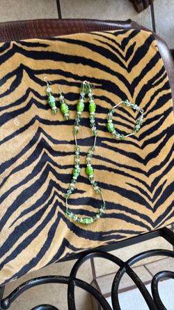 Fine collar set stones good cuality