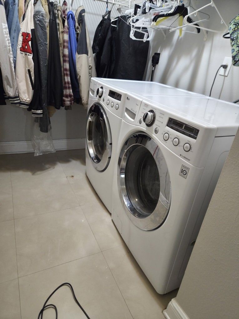 Lg Washer And Dryer Like New