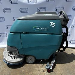 Tennant T5 Scrubber 