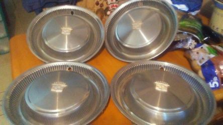 Cadillac hub caps