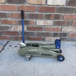 AC DELCO 2 TON FLOOR JACK WITH MATCHING 2 ton JACKSTANDS compact