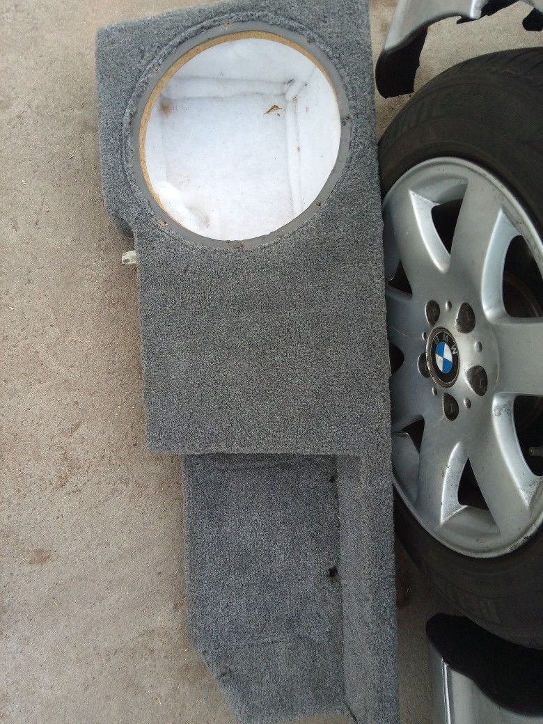 Sony xplode Sub With Box Made For Truck Or With Rockford Fosgate Box$ 100. 00