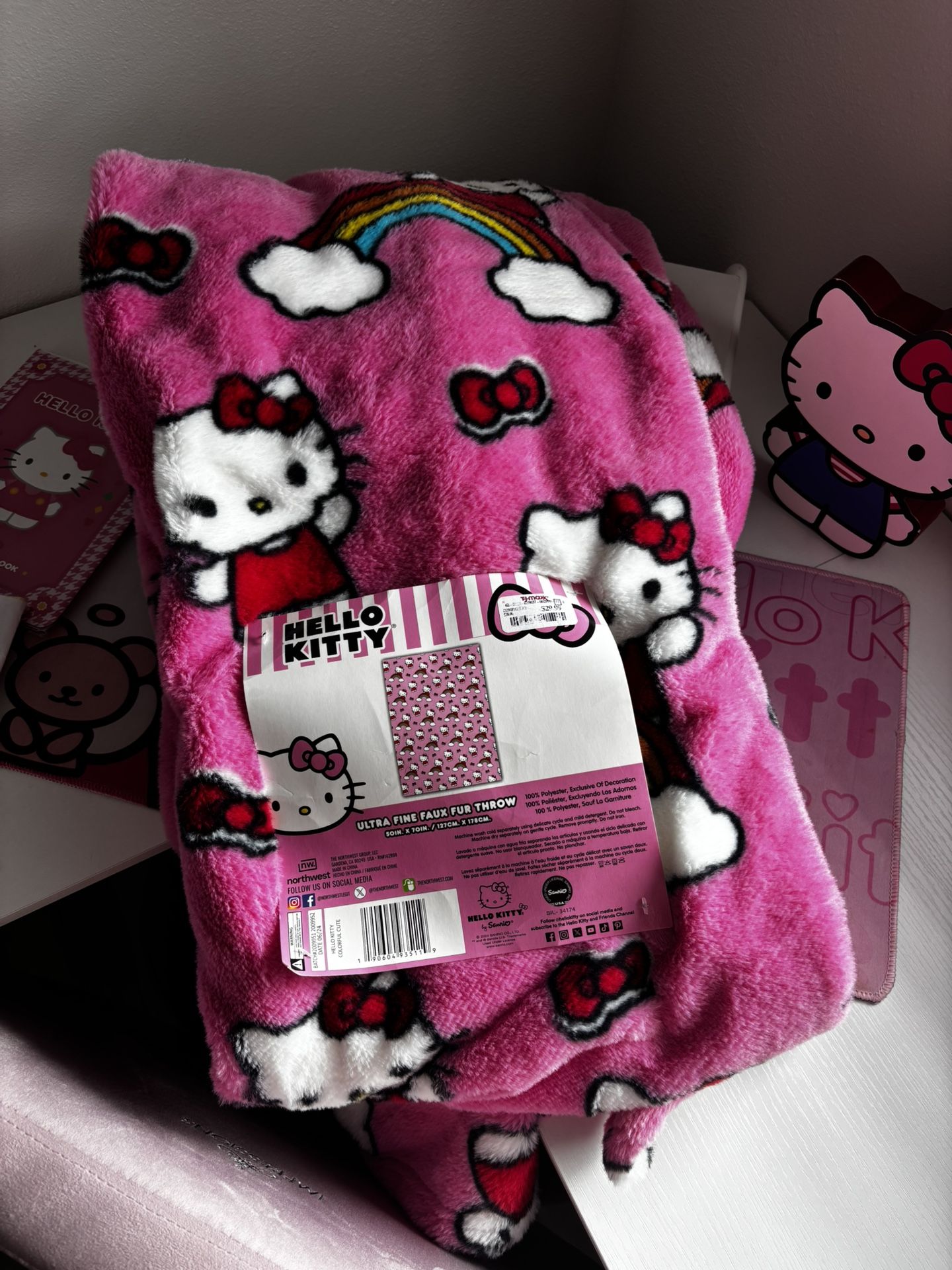 Hello Kitty Throw