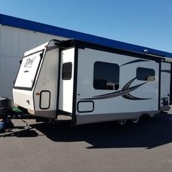 $15k O.B.O. 2017 Rockwood Roo 23ft