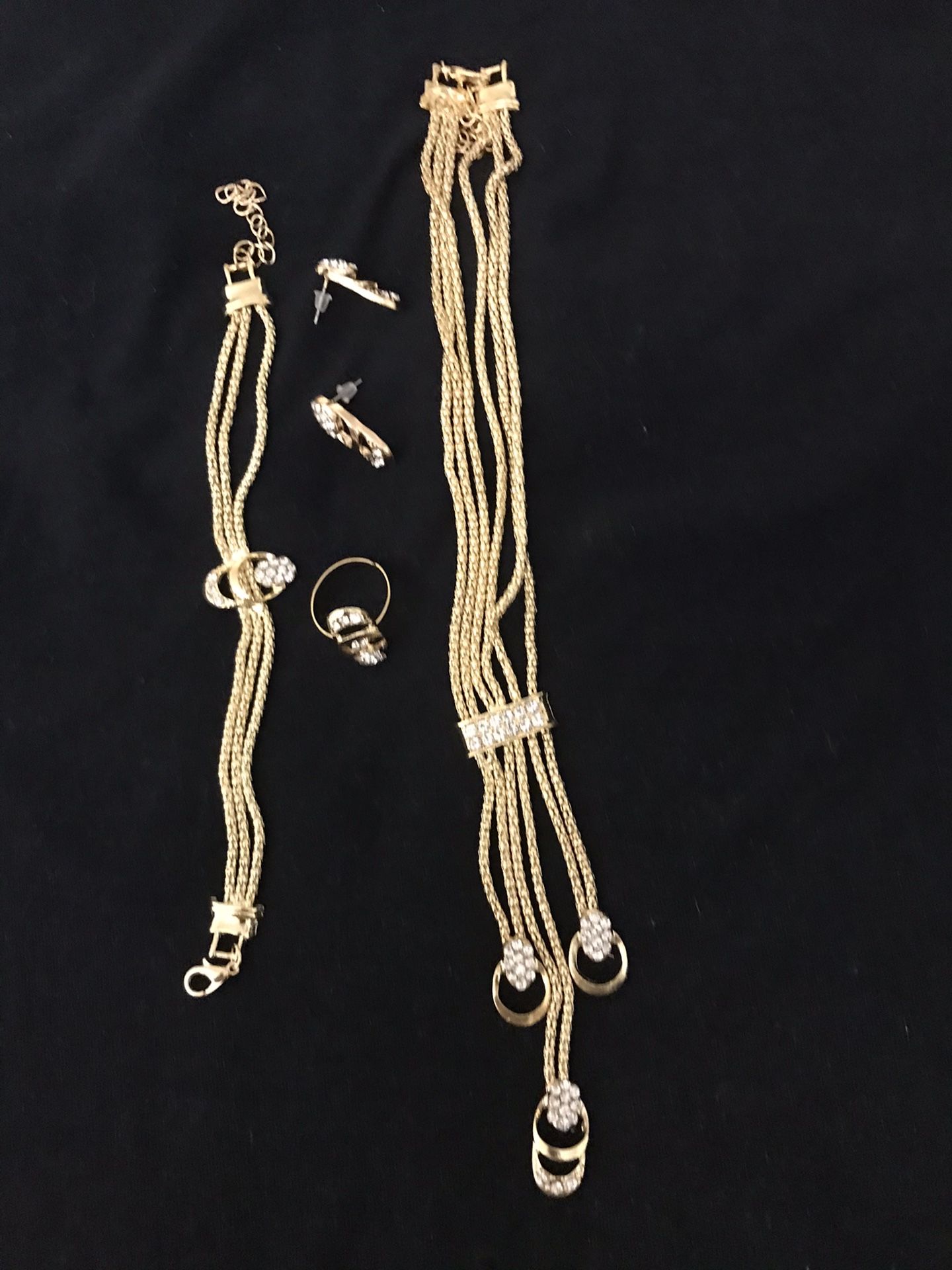 5 pc set ladies custom jewelry with cz adjustable size still available for pick up in Gaithersburg md20877