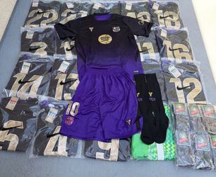 20 sets Barcelona , Aguilas home and away and club America Soccer uniforms ready to pick up or i can ship them any where in the US 40$ each set incl
