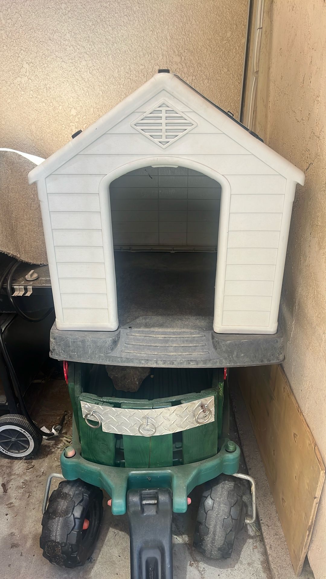 Two Dog Houses For Medium To Small Dogs 