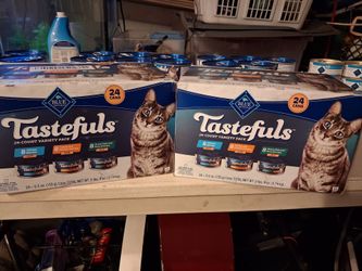 Blu Buffalo Tastefuls 24 cans chicken entrees, Turky and chicken entrees and Ocean fish tuna entree