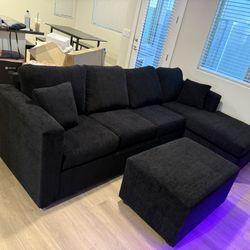 💥 Brand New Black Sectionals With Free Ottoman ( Happy Customer)