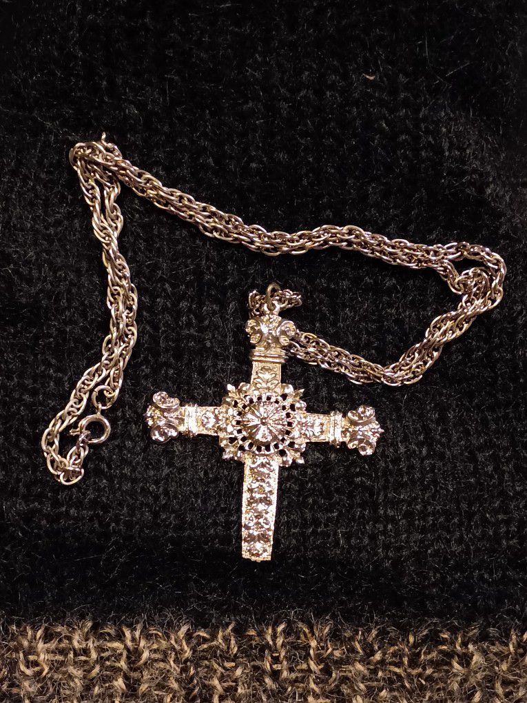 Vintage Fashion Jewelry Cross And Chain