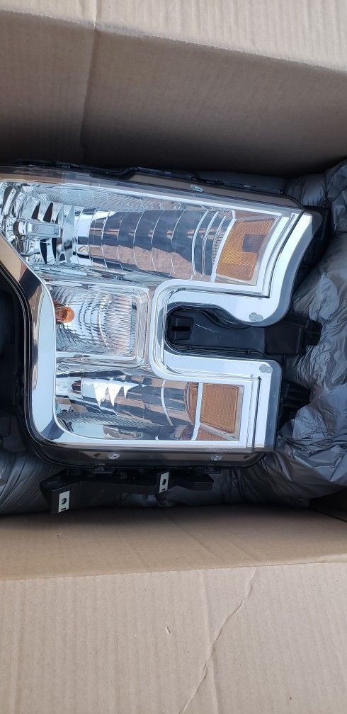 New Ford F150 Head Lights 2015 Thru 2017 New