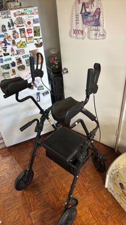 Walker with arm rest