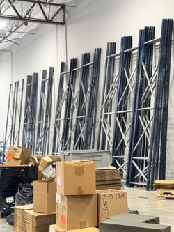 Warehouse Pallet Racks Used and New Teardrop