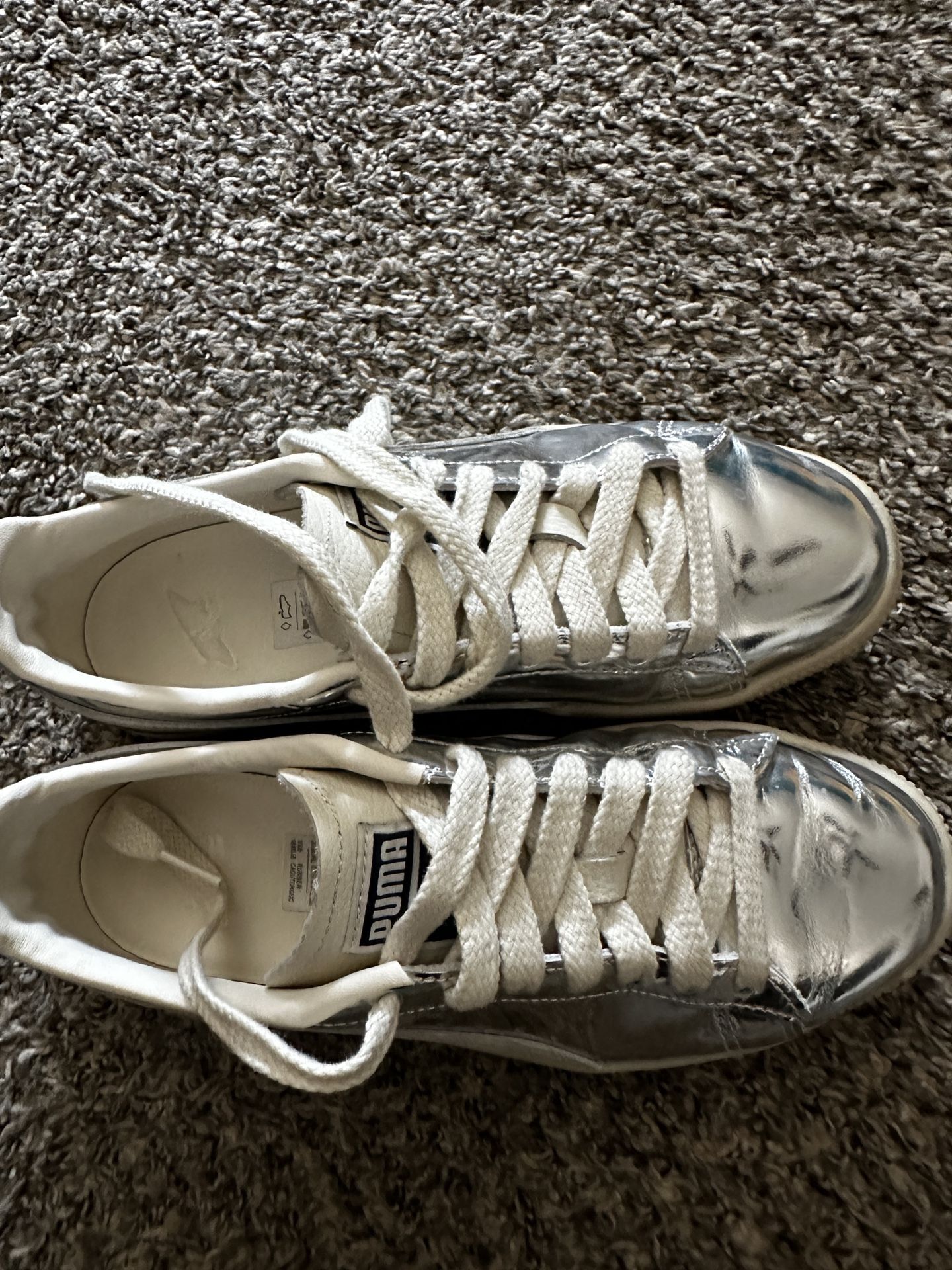 Puma Clyde 3024- Silver Size 6 Men/7 Women