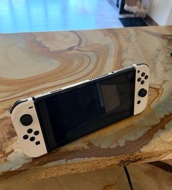 Nintendo switch OLED WHITE Joycons
