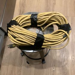 100 Ft Extension Cord 