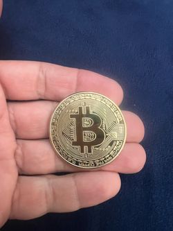 commemorative bitcoin medal golden color