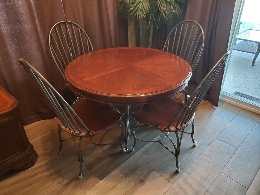 Round Wood Dining Table & Chairs
