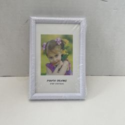 white 4" x 6" plastic photo frame