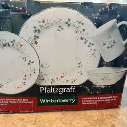 Pfaltzgraff  Winterberry Table Setting
