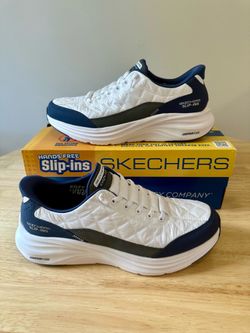 NEW Skechers Hands Free Slip-ins – Men’s Size 9.5 – White/Navy