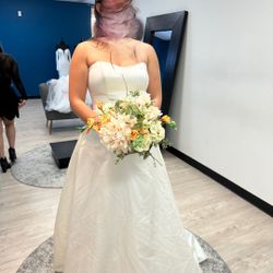 BEAUTIFUL Brand New Wedding Dress