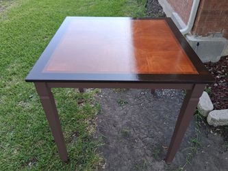 Square Counter Dining Table/Mesa de Comedor Cuadrada de Altura de Barra