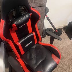 gaming desk and chair 
