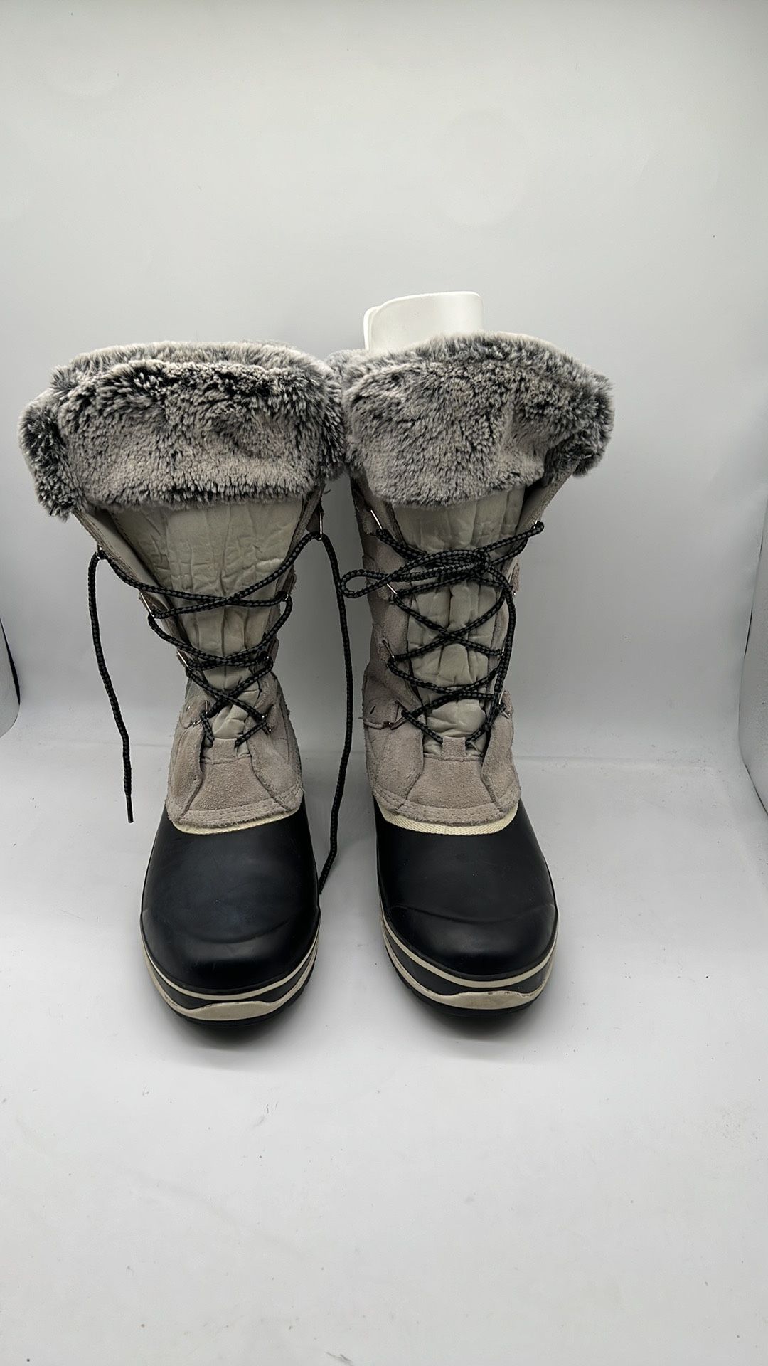 Khombu Emily Leather/Rubber Women’s Winter Boots Size 11 Light Grey -