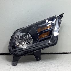 2010 2012 Ford Mustang right headlight (3I)