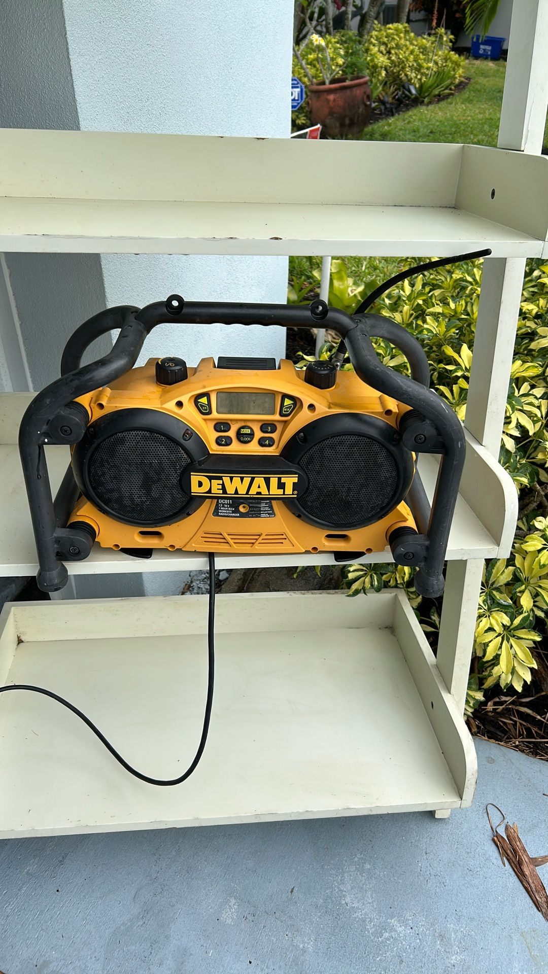 Dewalt Work Site Radio/charger