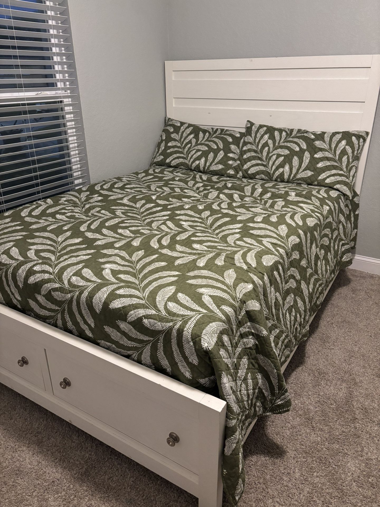 Queen Bed And Dresser