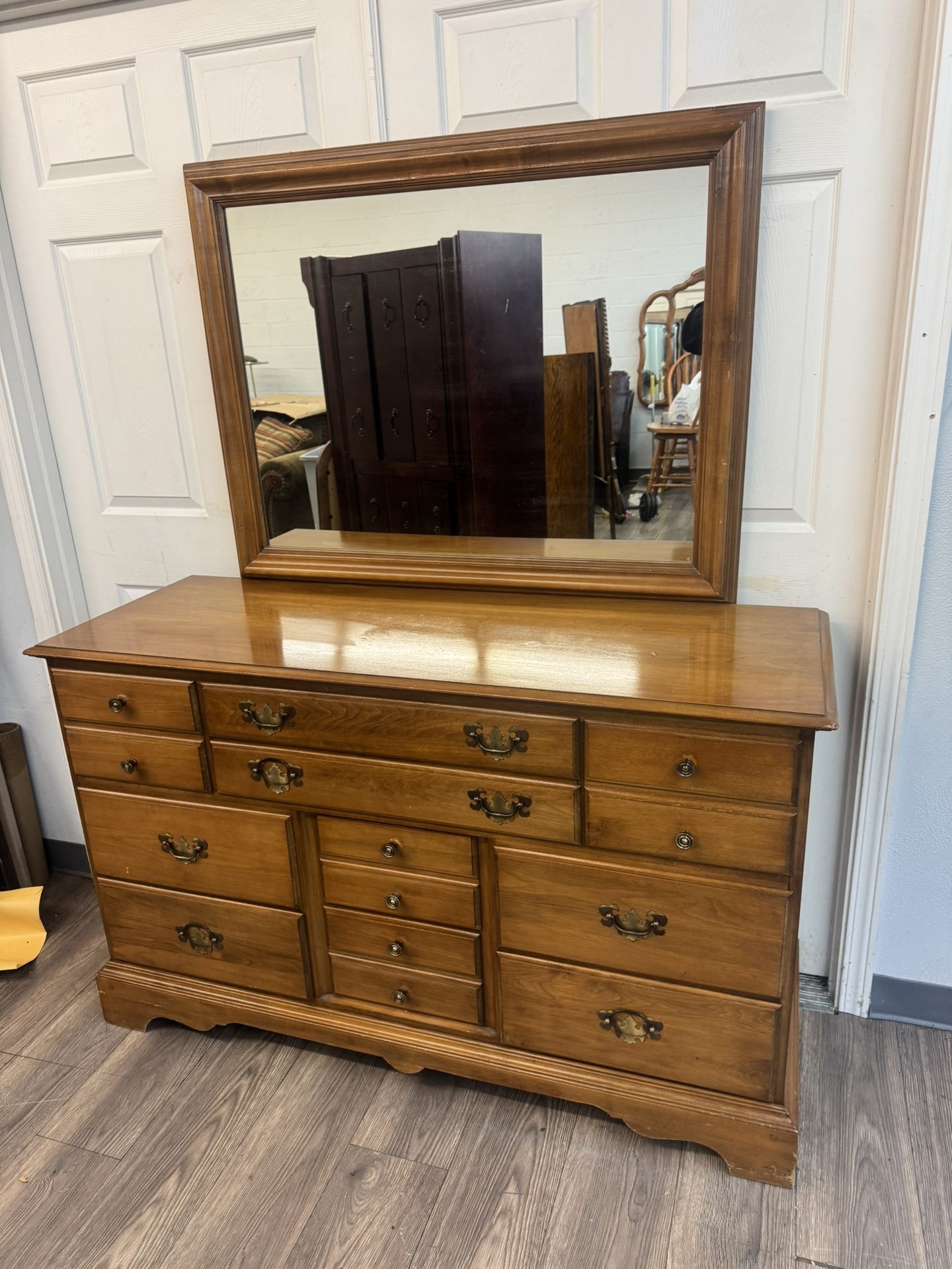 Vintage Solid Wood 10-Drawer Dresser with Mirror – Traditional Style