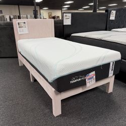 Twin Size Platform Bed. Comes In Twin Full & Queen. Also In Gray Color. Delivery & Set Up Available 