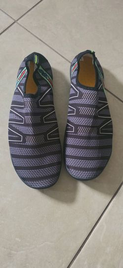 Mens Swim shoes sz 10.5/11