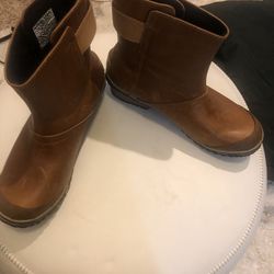 Sorel Women’s Boots Size 7 ( Short Ones )