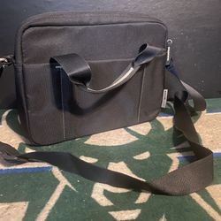 TUMI Messenger Bag Very Good Condition for Sale in Rossmoor, CA - OfferUp