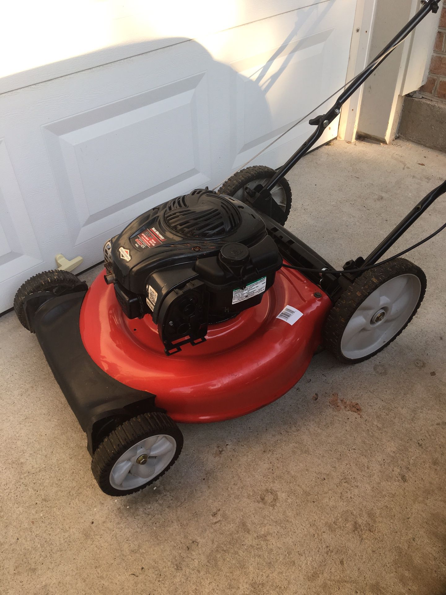 Yard machine 21” lawn mower - great working condition