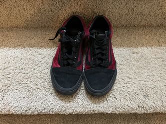 Vans Color Red And Black Size 4.0 Men’s 5.5 Women’s 
