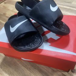 Nike toddler slides size 8 