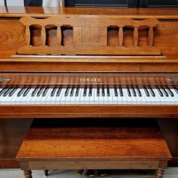 1990 Yamaha M306 Console Piano 