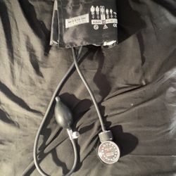 McKesson Lumeon Blood Pressure Cuff - Aneroid Sphygmomanometer. Adult, 23-40 cm