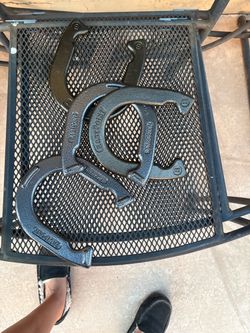 Throwing horseshoes - 4