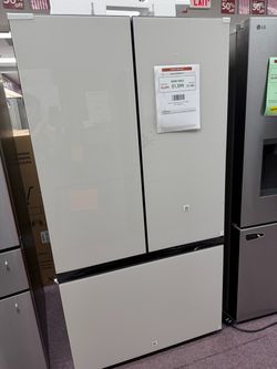 Refrigerator, Samsung new open box with 1 year warranty