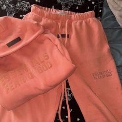 Essentials Set Size Small But Fit Baggy