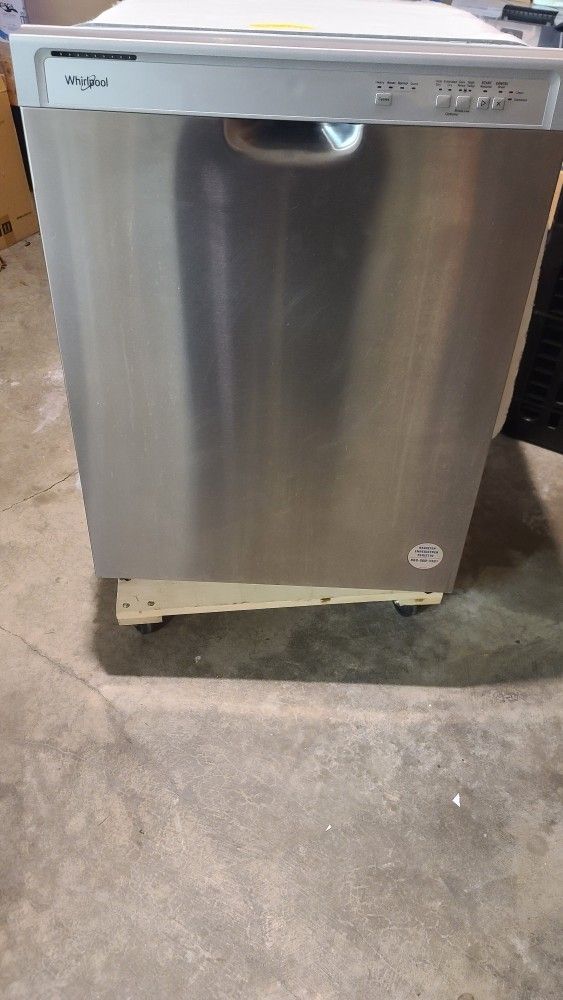 Whirlpool Dishwasher (Almost New) 
