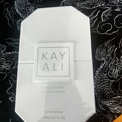 Kayali Vanilla Candy Rock 